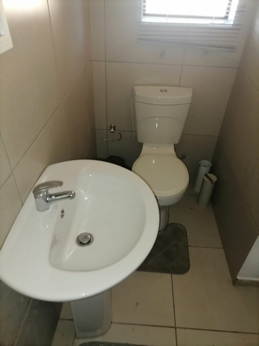 To Let 1 Bedroom Property for Rent in Flamingo Vlei Western Cape